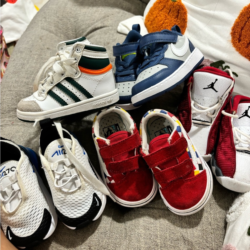 Nike Toddler Blue and White Low-Top Sneakers